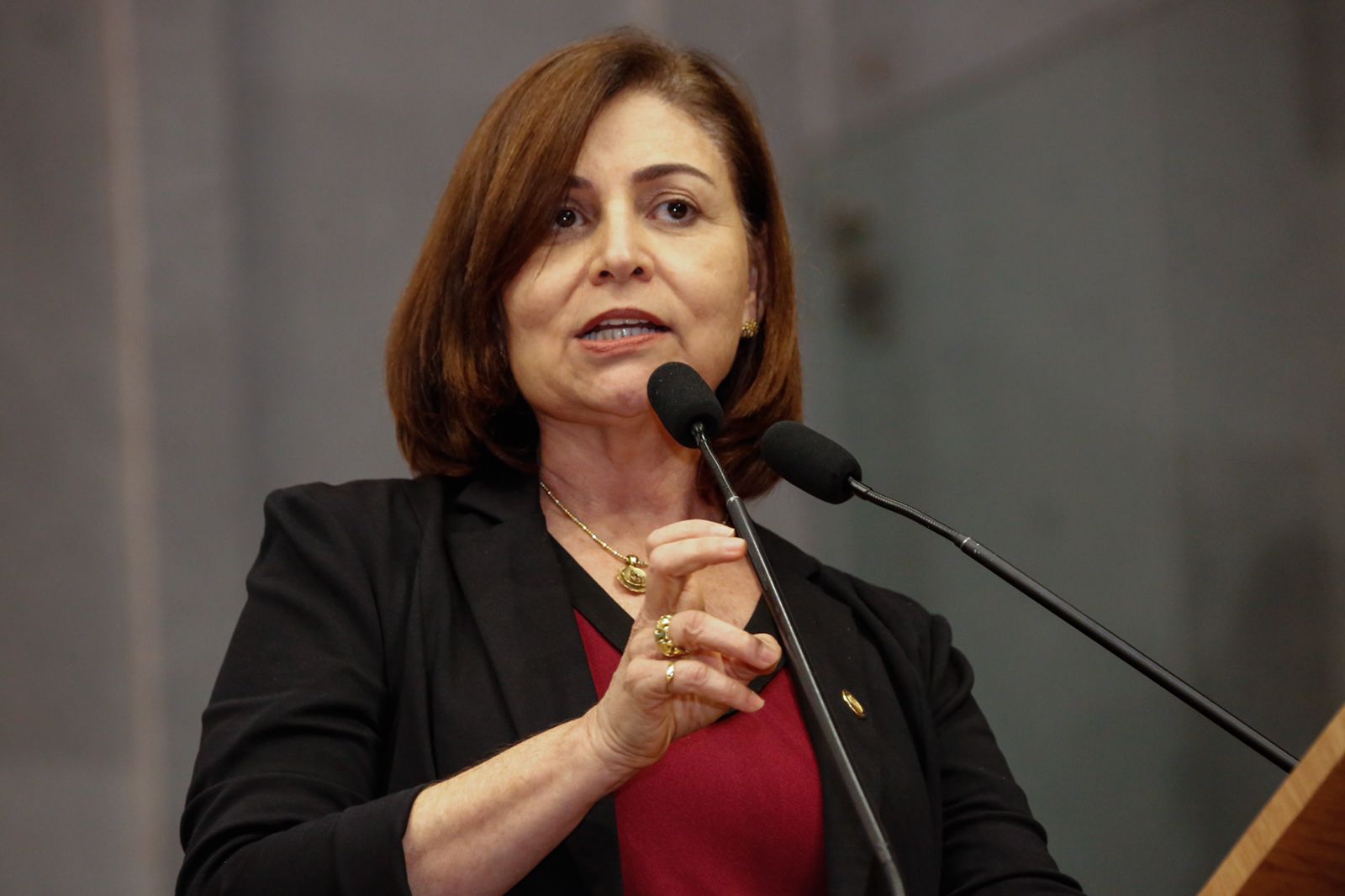 PSB vai expulsar deputada Simone Santana