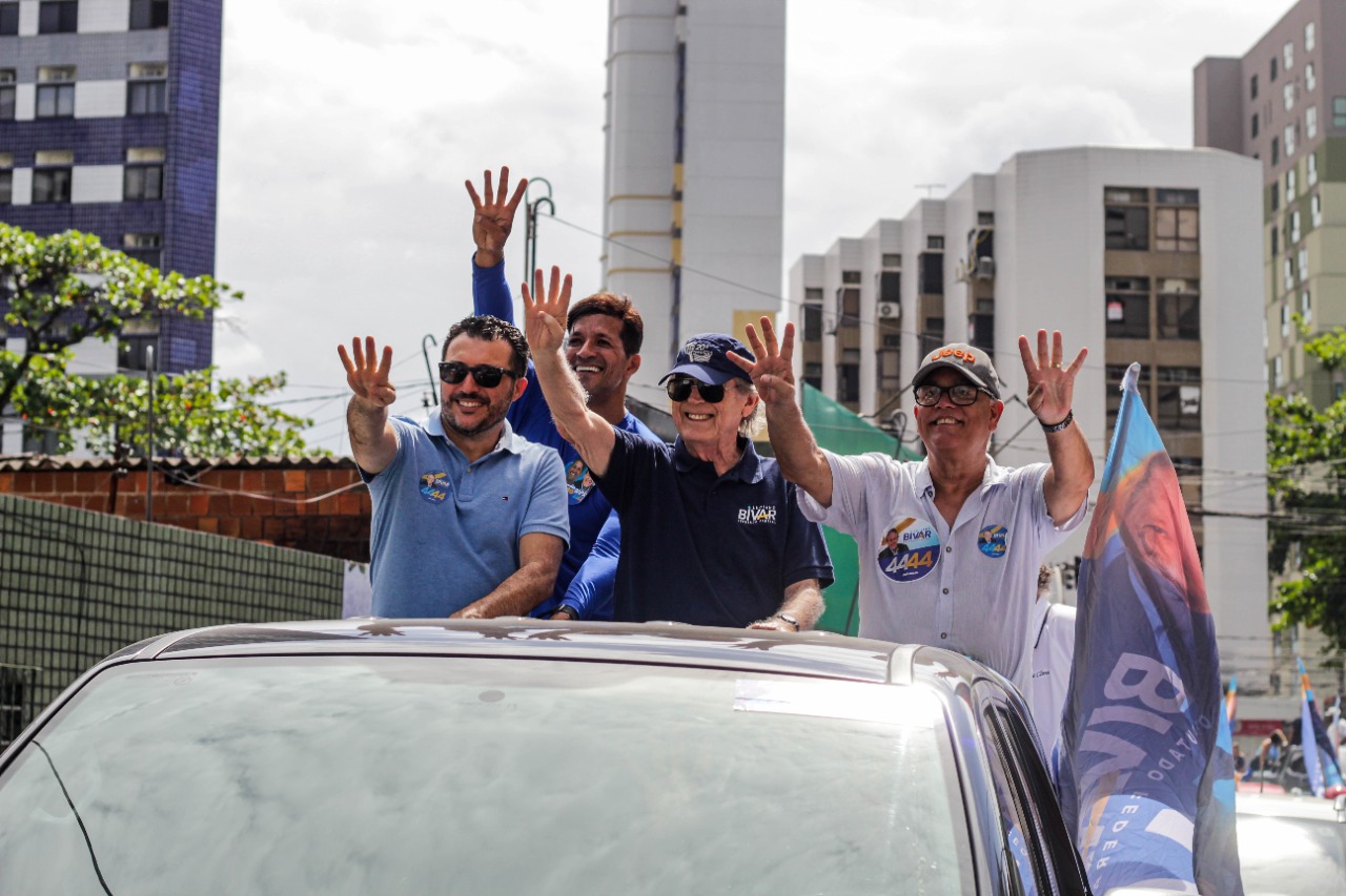 Luciano Bivar realiza carreata expressiva em Boa Viagem