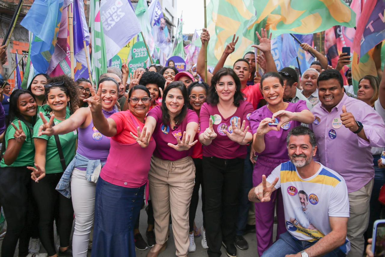 Raquel e Simone fazem caminhada em Roda de Fogo