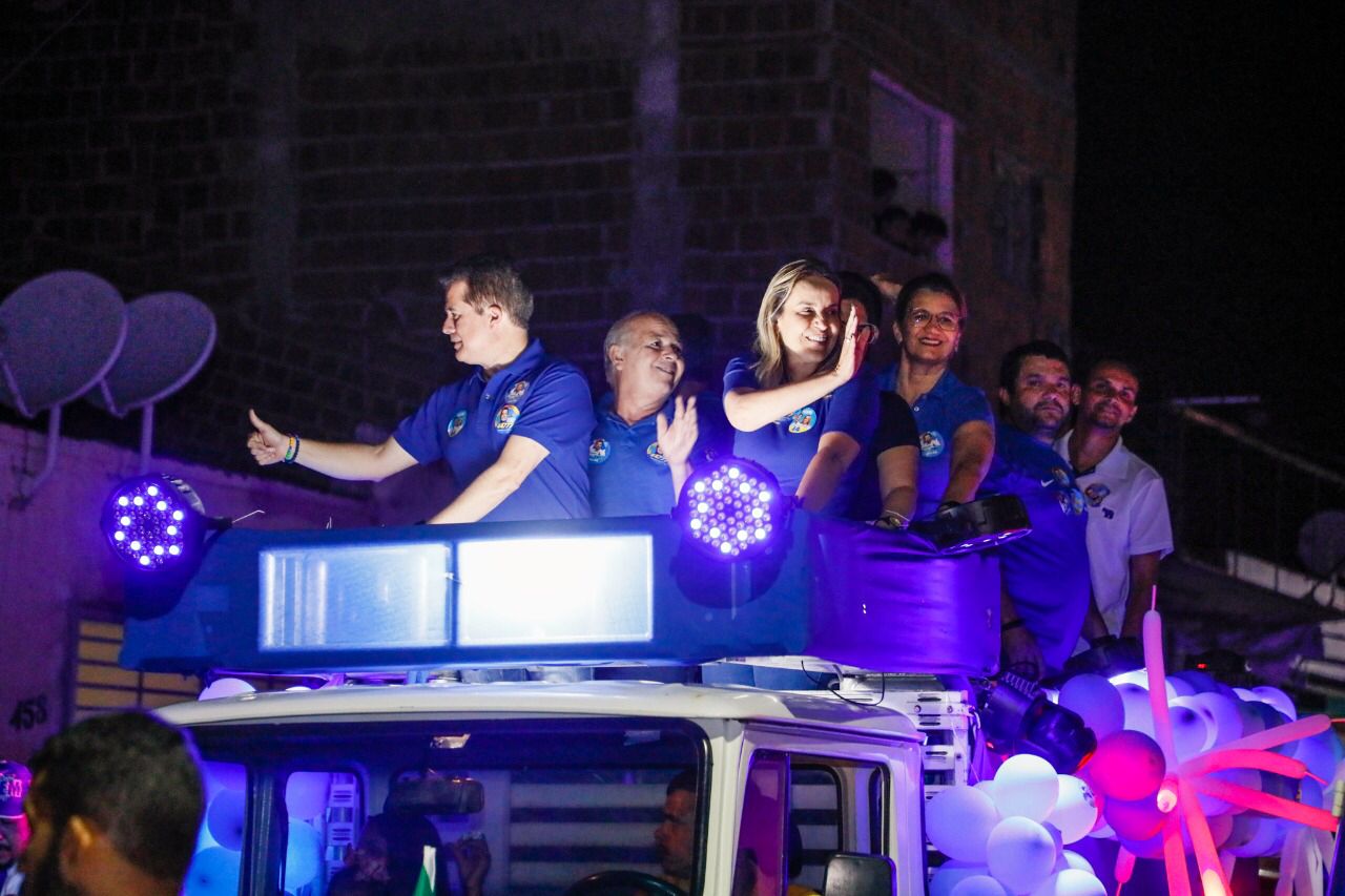 Edson e Alessandra Vieira arrastam multidão em São Domingos