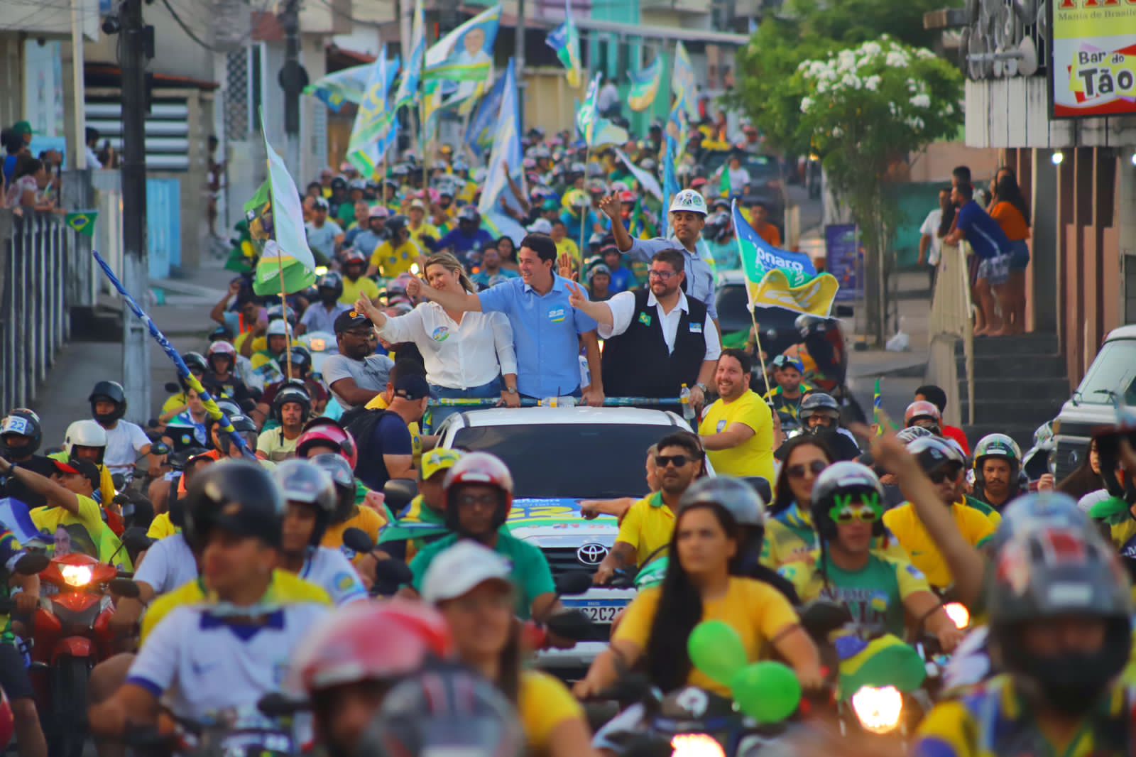 Anderson, Gilson e Izabel lideram “Motociata 22” em Limoeiro