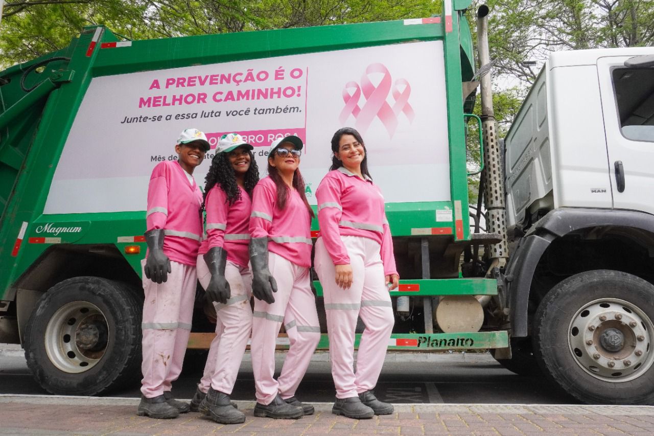 Em Caruaru, equipe feminina de garis conscientiza sobre Outubro Rosa