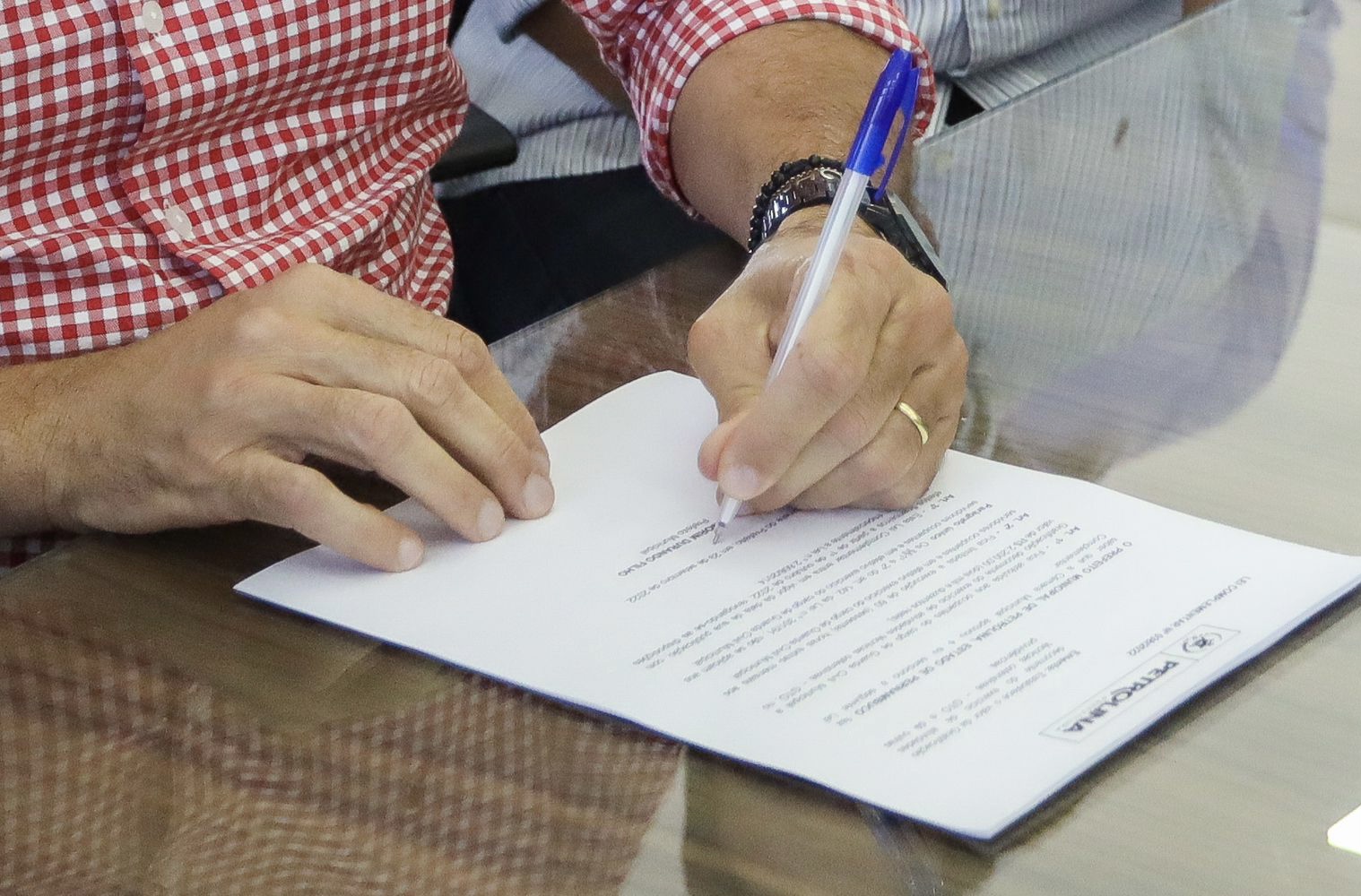 Simão concede aumento de gratificação para agentes e guardas