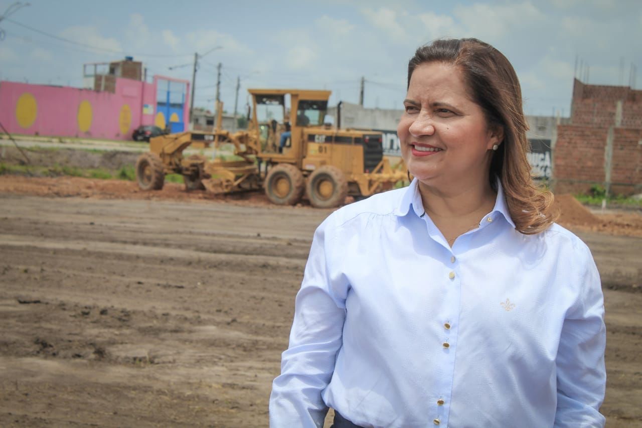 Prefeita do Ipojuca vistoria obras de nova escola