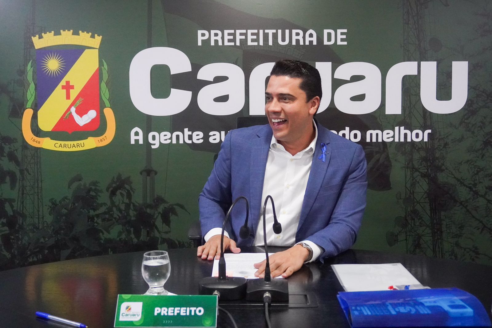 Rodrigo Pinheiro firma contrato inédito de plano de saúde para servidores de Caruaru