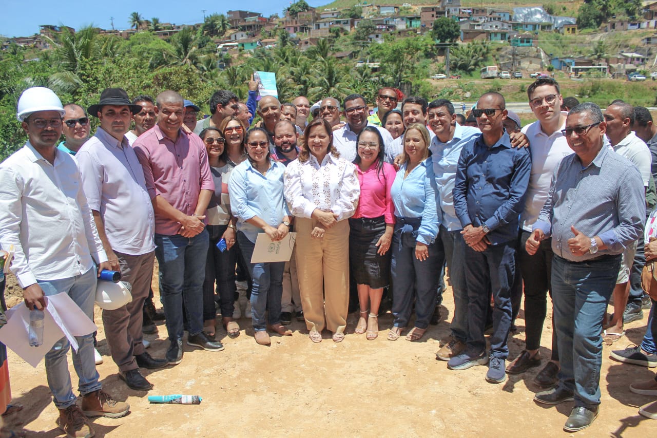 Célia Sales dá ordem de serviço para construção de nova escola 