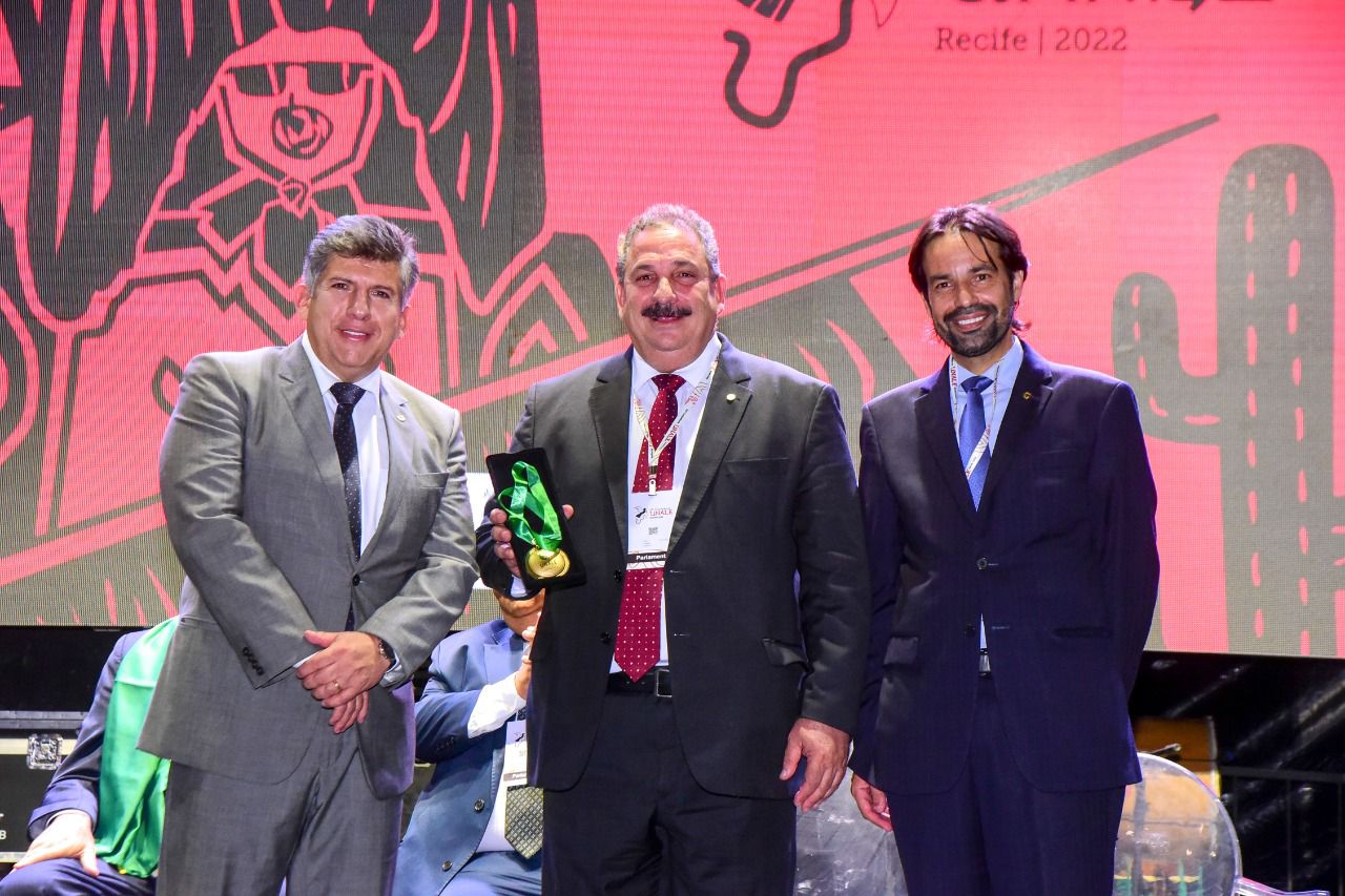 Unale reconhece gestão exitosa de Eriberto na Alepe