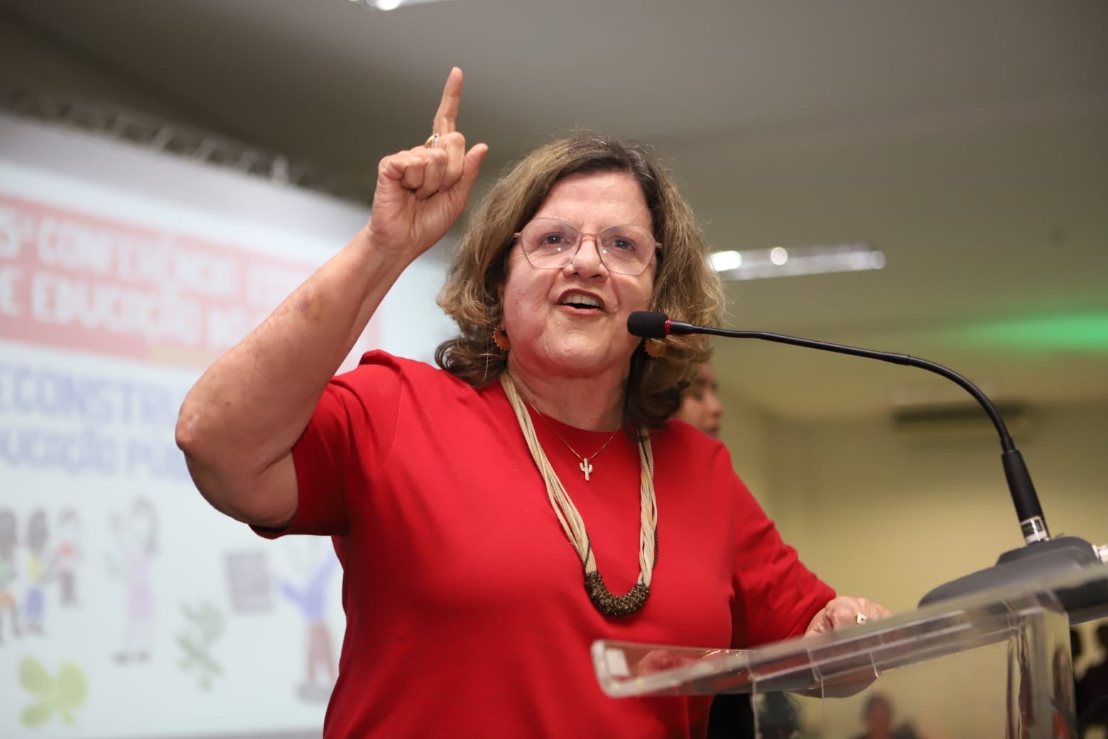 Teresa Leitão avalia questões prioritárias da educação