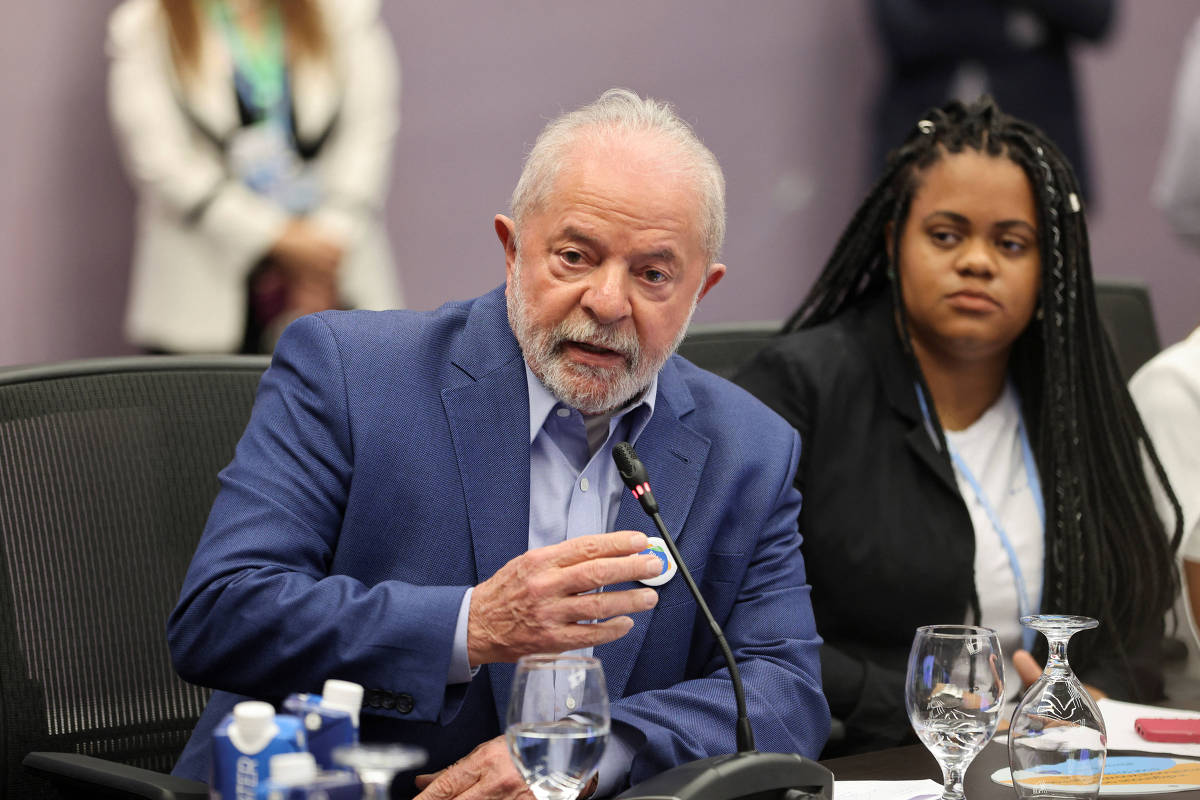 ‘Vai cair a Bolsa, vai aumentar o dólar? Paciência’, diz Lula ao defender furar teto de gastos para ‘responsabilidade social’