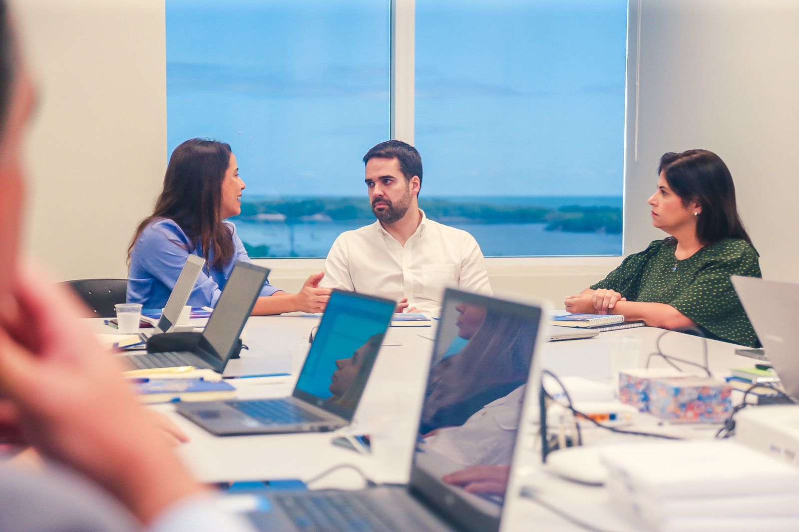 Raquel e Eduardo Leite se reúnem com equipe de transição