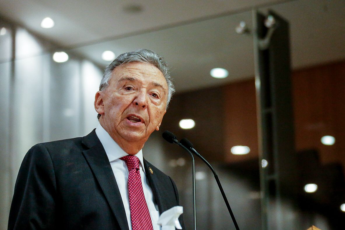 Câmara de Caruaru vai analisar contas de Queiroz referentes a 2015