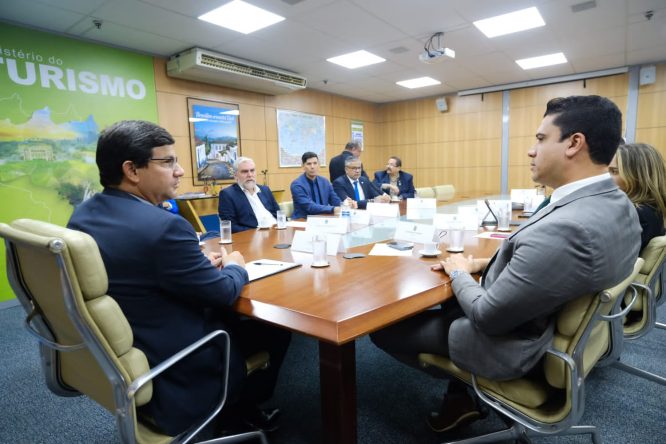 Rodrigo Pinheiro visita Ministério do Turismo