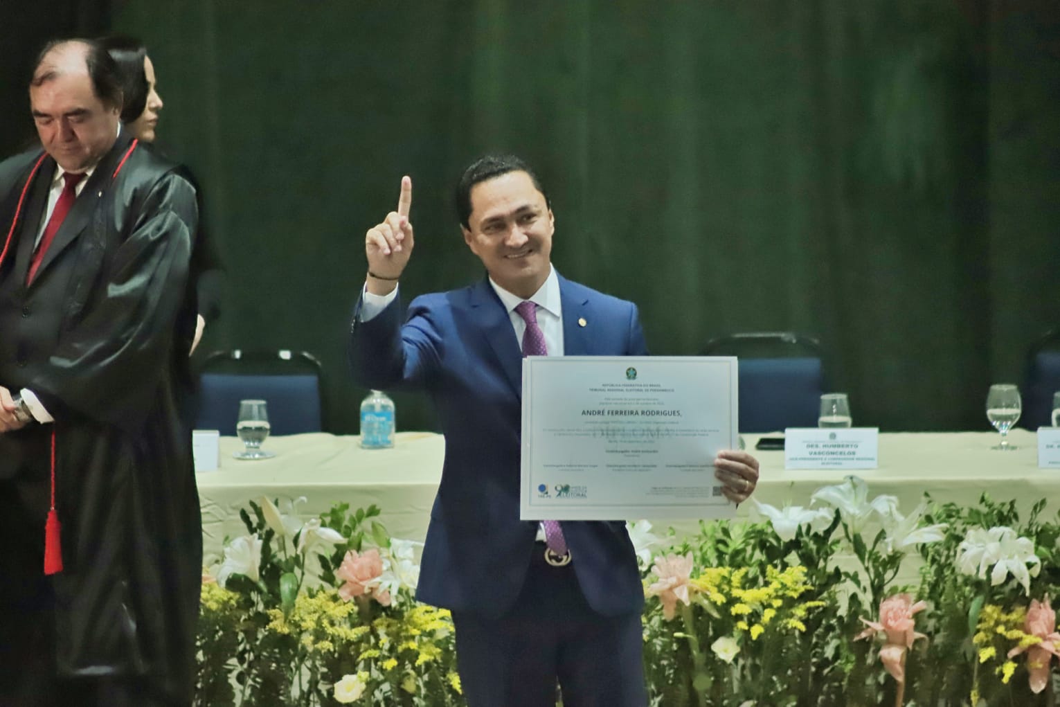 André coloca mandato à disposição de PE mais uma vez