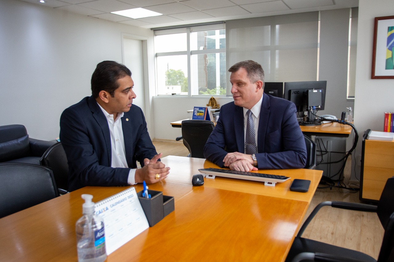 Fernando Rodolfo articula recursos junto ao FNDE