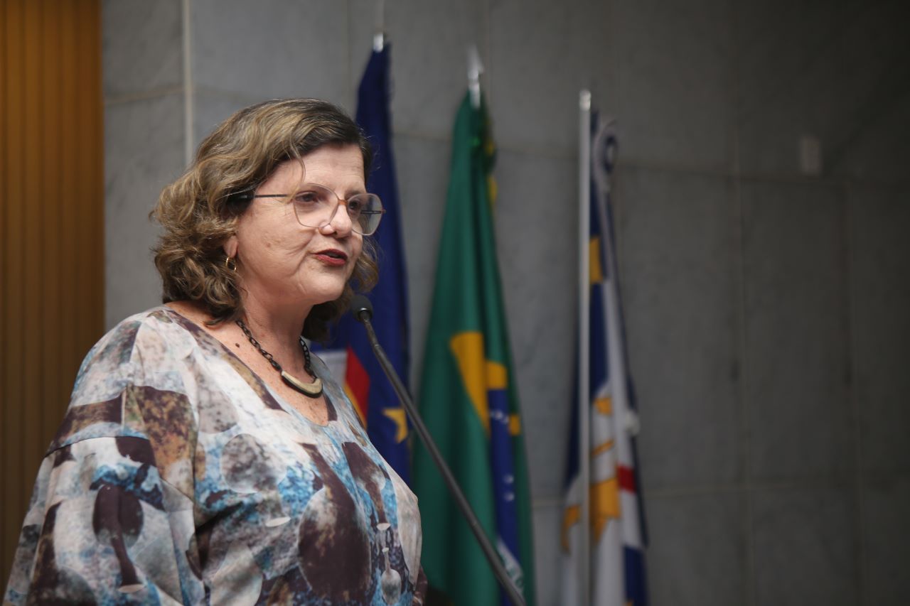 Teresa se despede do plenário da Alepe nesta quarta (21)