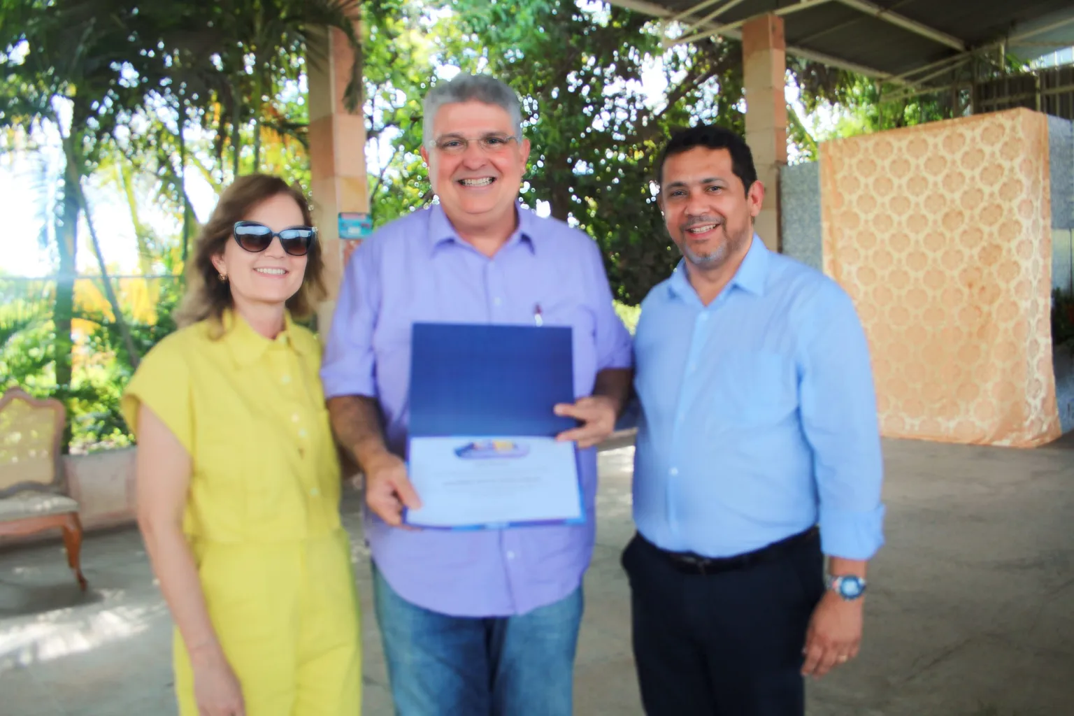 Guilherme Coelho recebe homenagem do CREA-PE