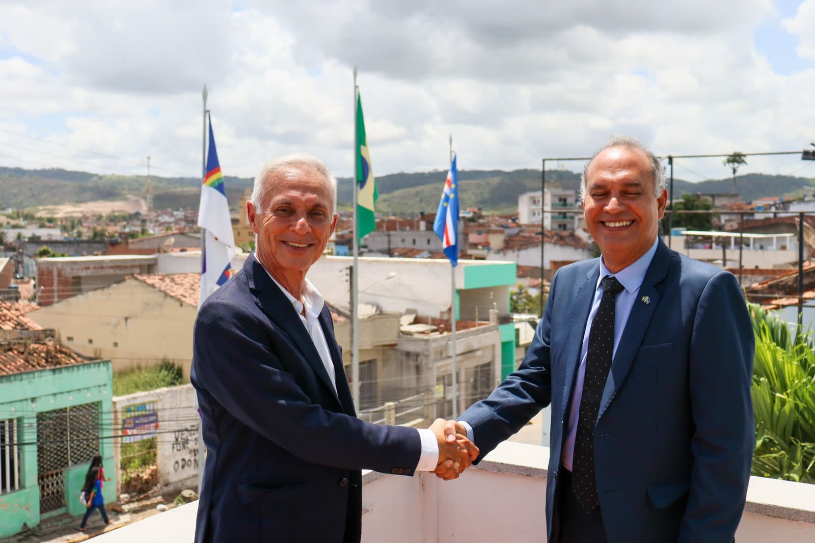 Prefeito de Vitória recebe visita do cônsul de Cabo Verde