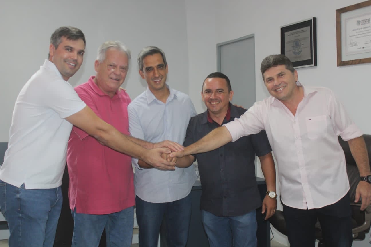 Fábio Aragão recebe adesão de suplente de vereador de oposição