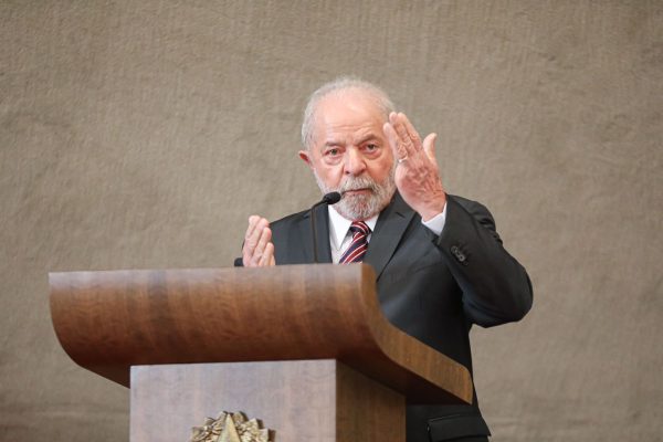 PSDB dá primeiros sinais de distância do governo Lula