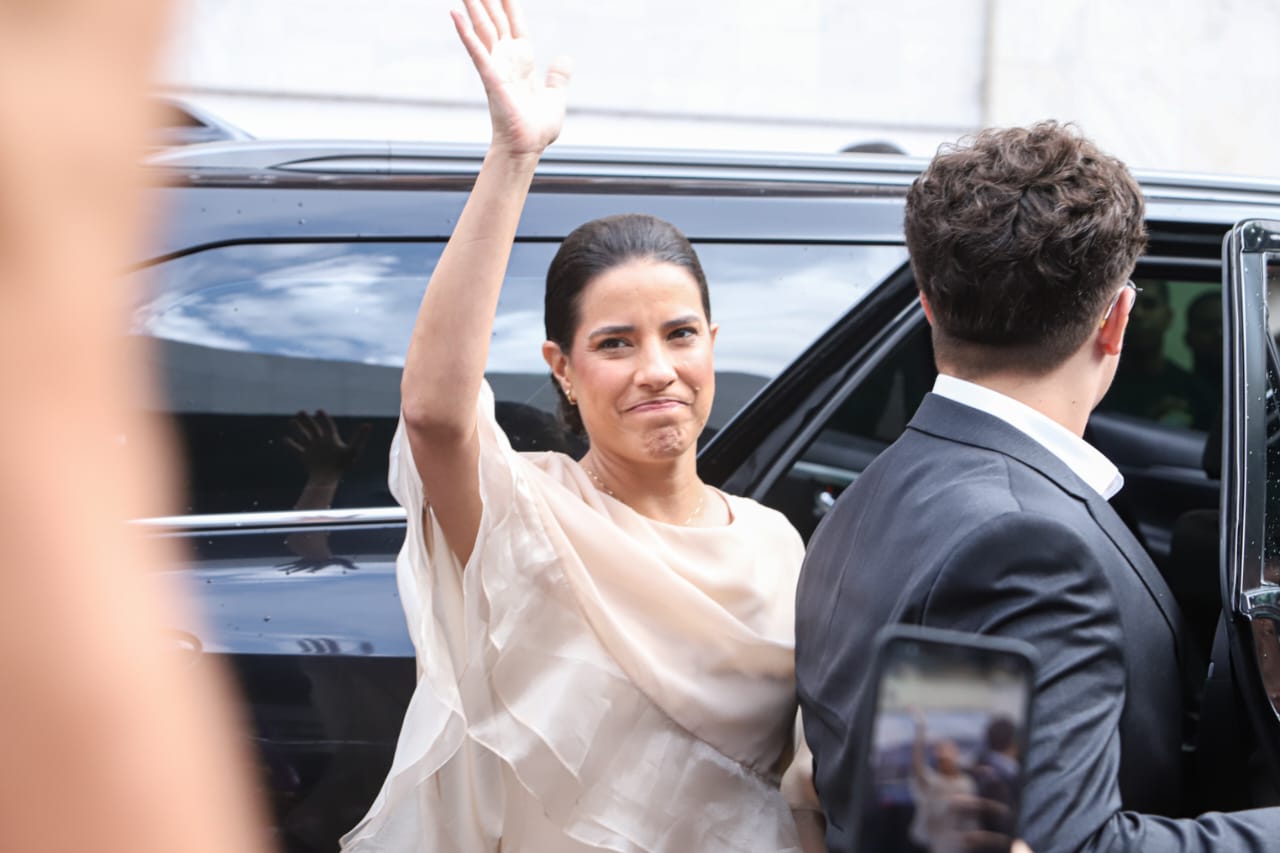 Acompanhada dos filhos, Raquel Lyra chega à posse