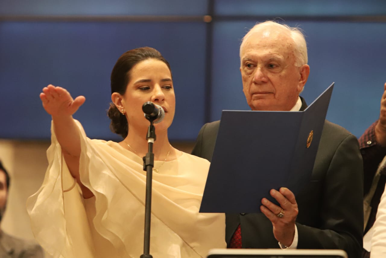Raquel Lyra é empossada primeira governadora de PE