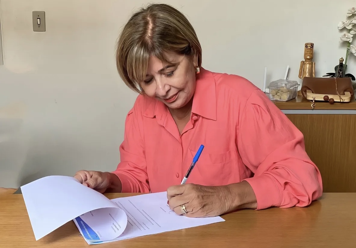 Prefeita de Surubim garante reajuste de 14,95% no piso dos professores