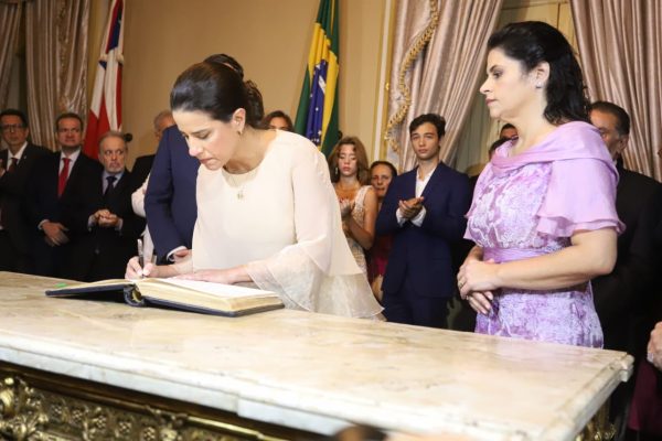 O primeiro decreto assinado por Raquel enquanto governadora