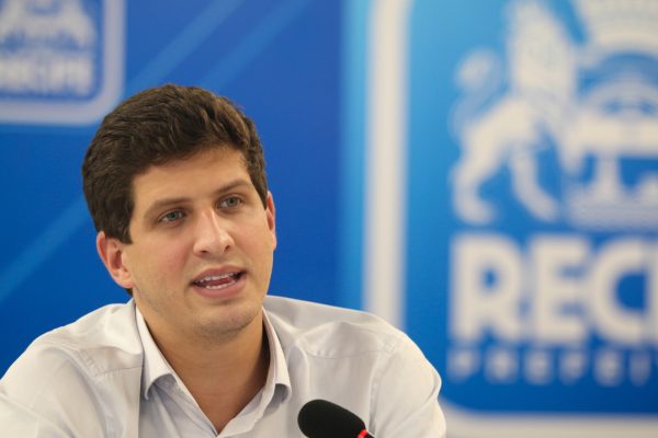 João Campos liga para Raquel e se dispõe a trabalhar junto contra atos golpistas
