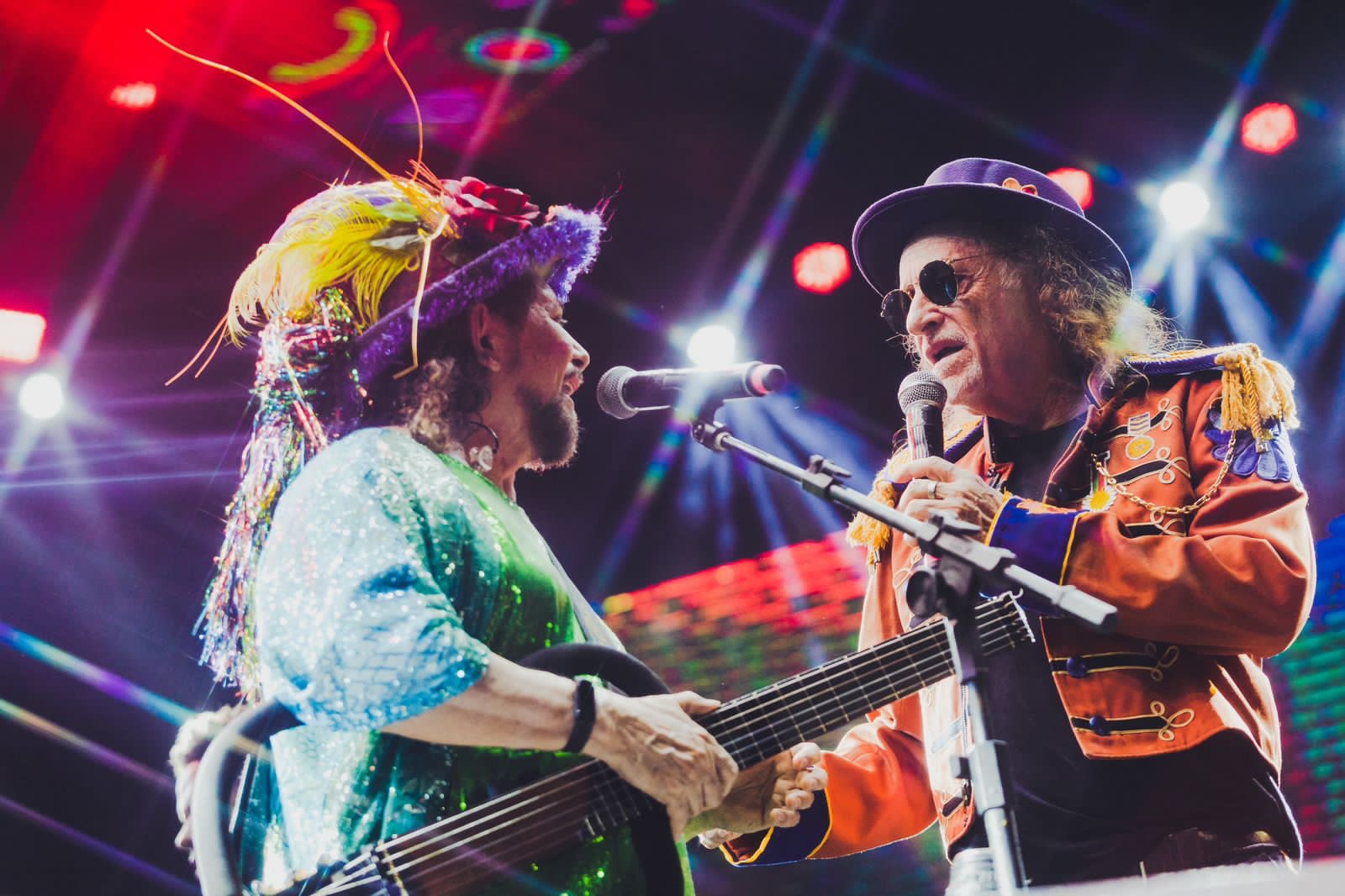 Multidão comparece ao Marco Zero para retorno do Carnaval do Recife