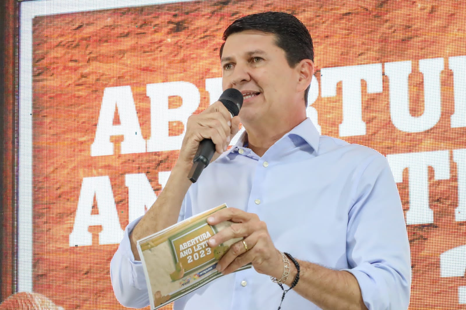 Simão participa da abertura do ano letivo em Petrolina 