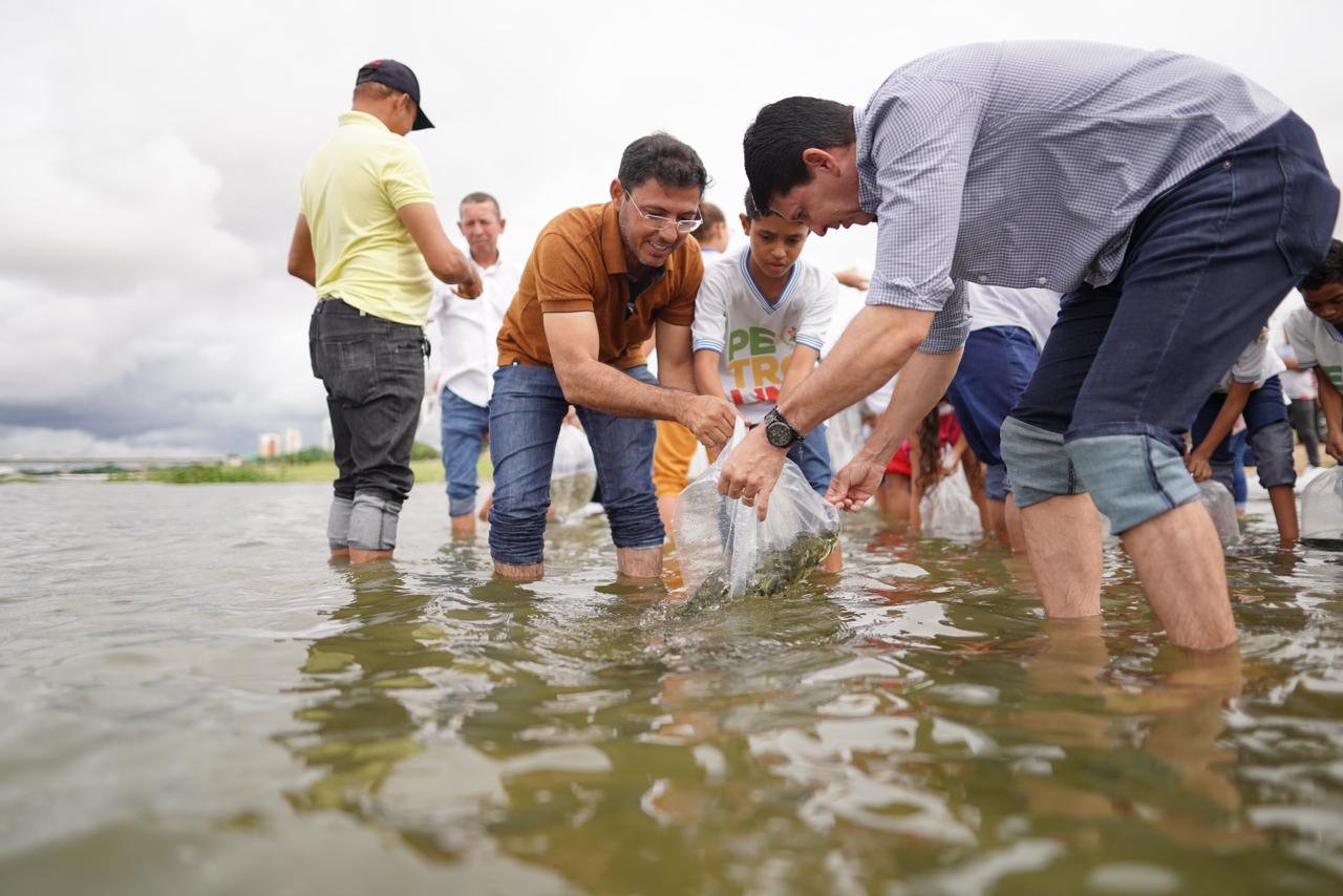 No Dia da Água, Rio São Francisco recebe 50 mil peixes de três espécies nativas