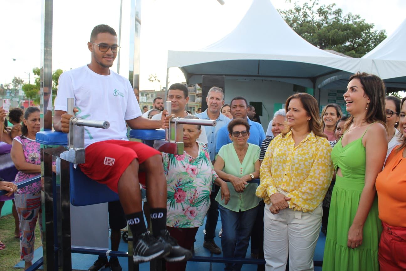 Célia Sales inaugura primeira academia de musculação ao ar livre