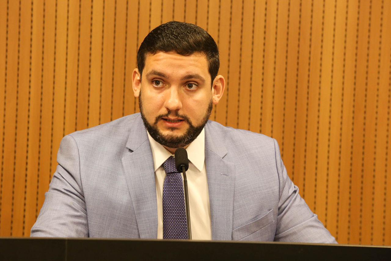 Romero quer multa de R$10 mil para crime de zoofilia em Pernambuco