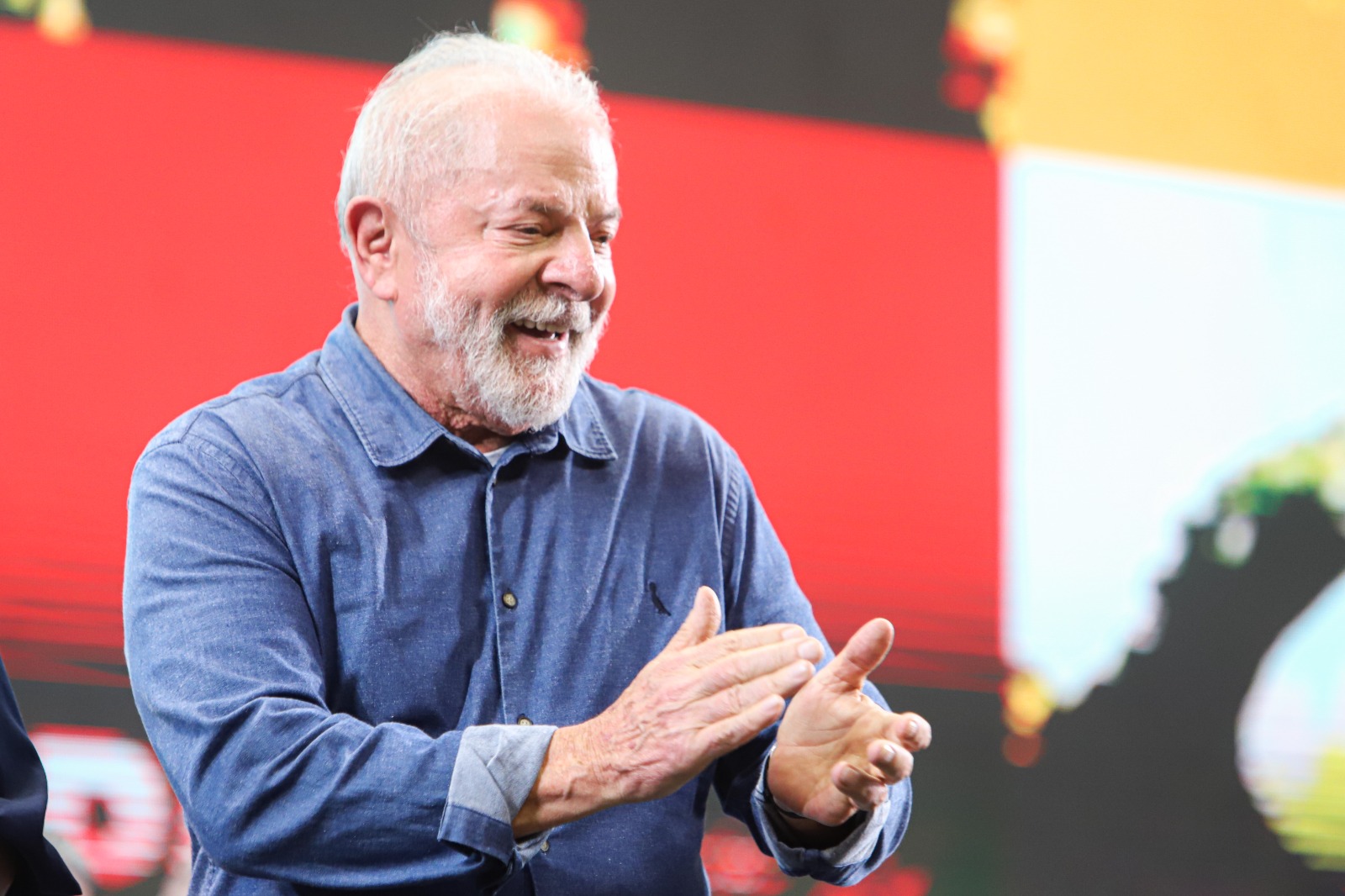 Lula desmarca viagem à China 