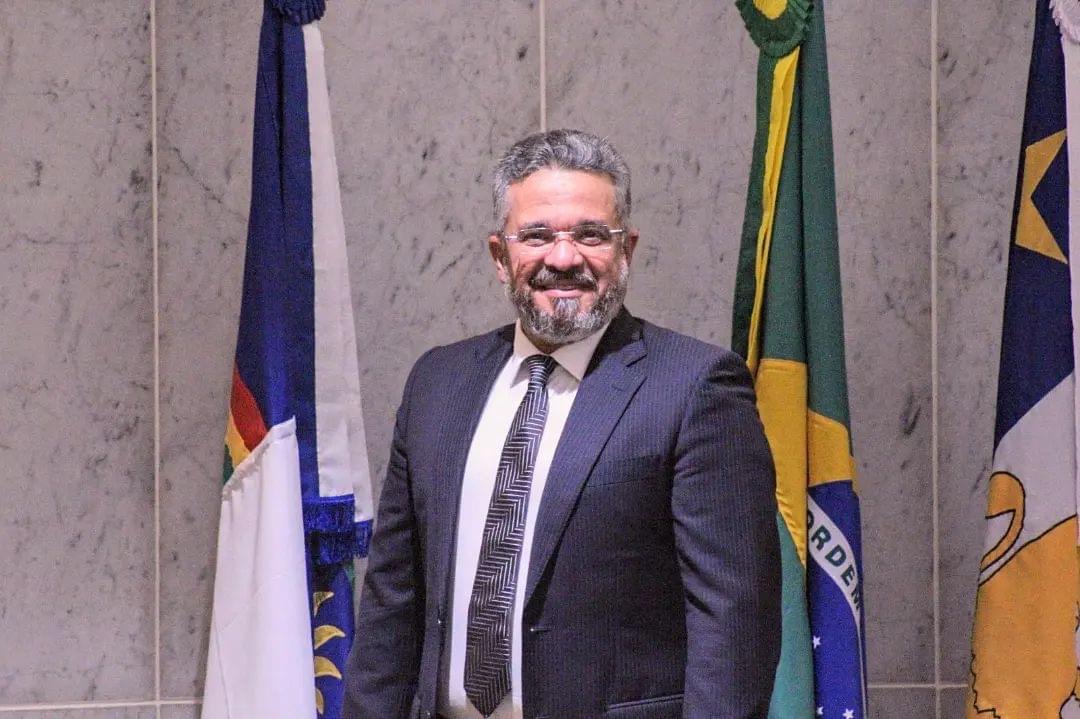 Deputado propõe proibir mudança de sexo em crianças e adolescentes em PE