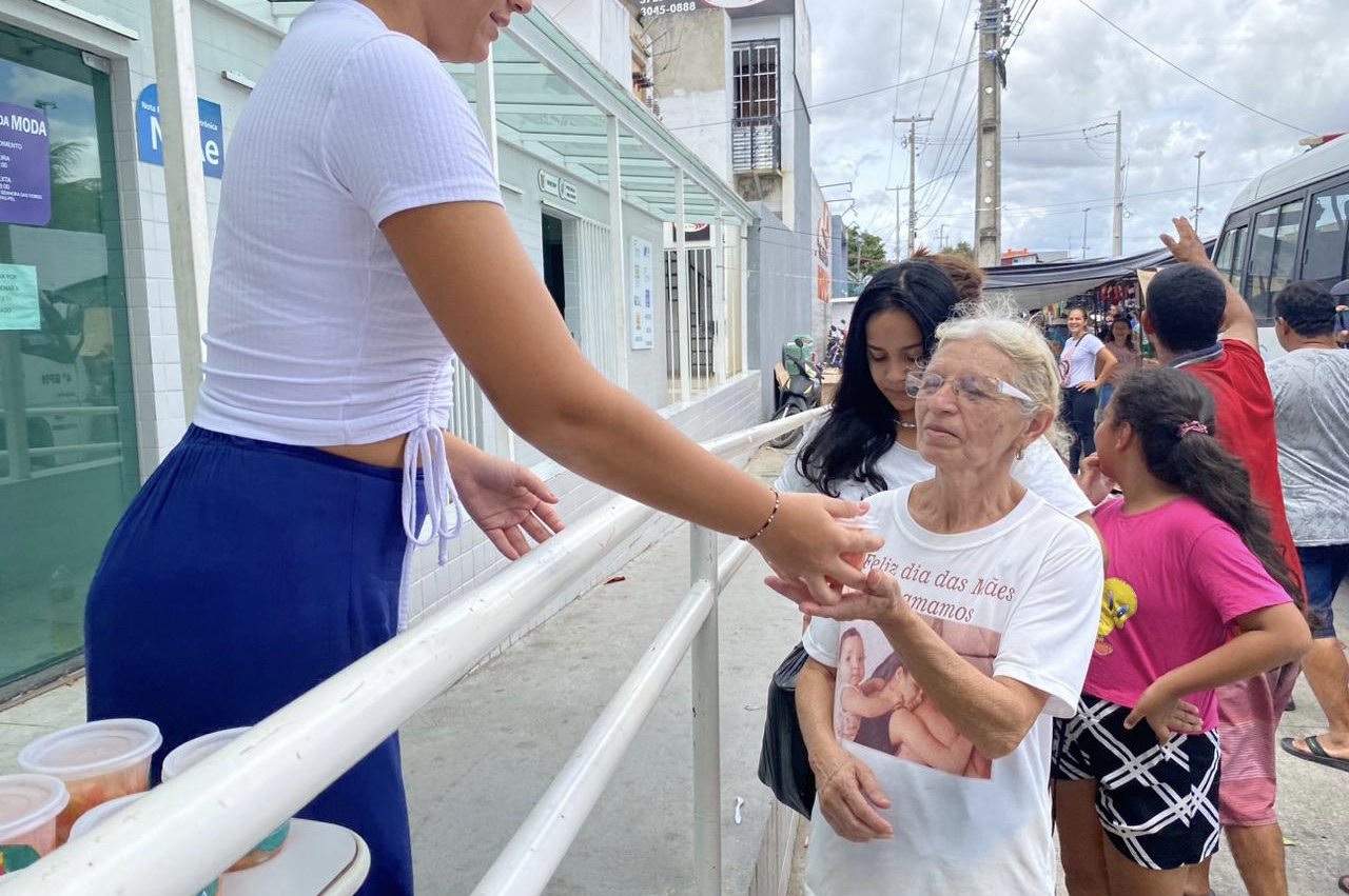 <br>Ceaca realiza ação solidária na Feira da Sulanca