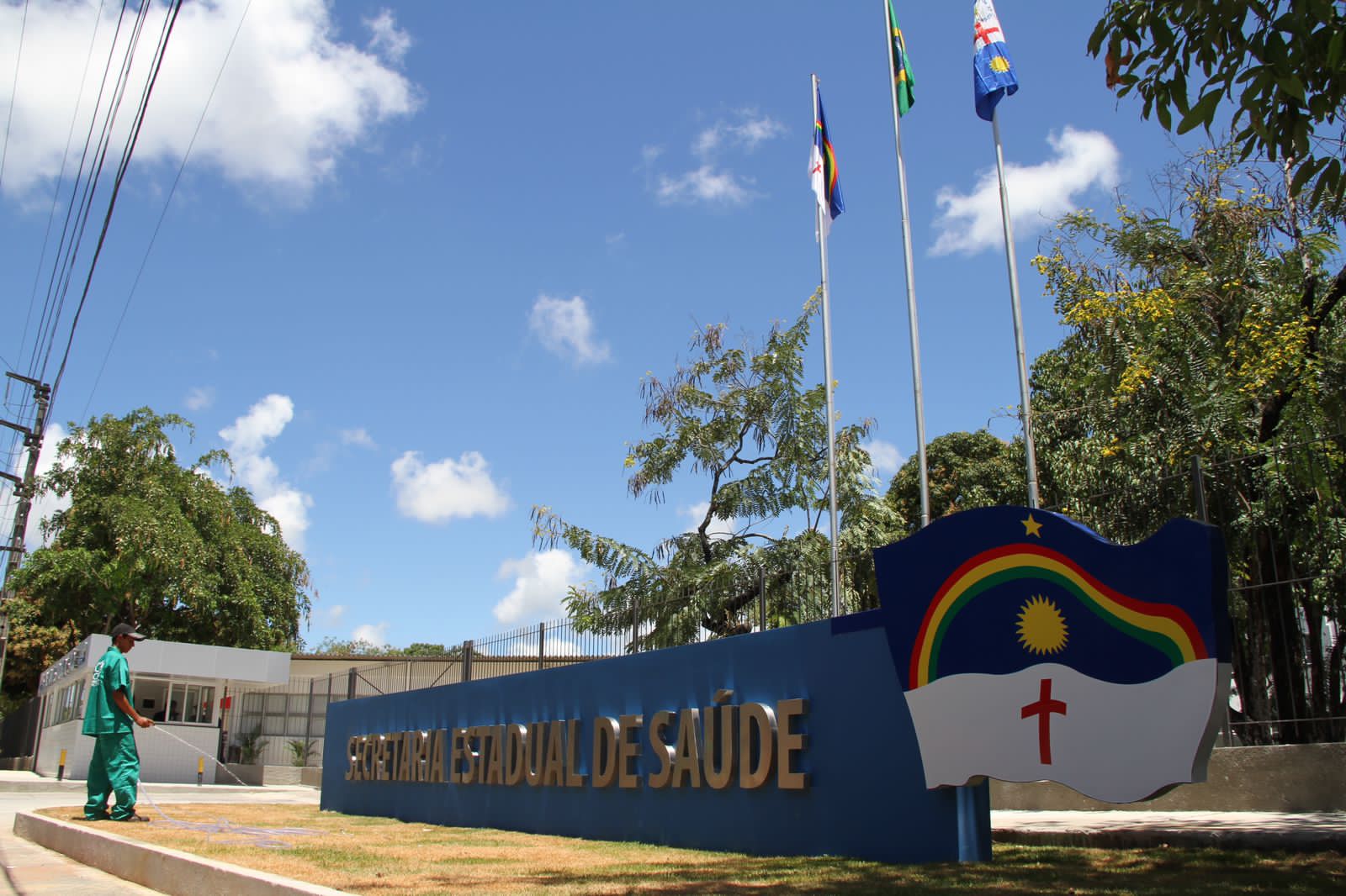 Estado diz que Humberto não comunicou visita ao Hospital da Mulher do Agreste