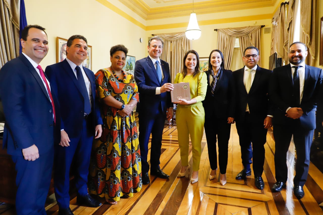 Comitiva da OAB-PE apresenta projeto da advocacia dativa a Raquel 