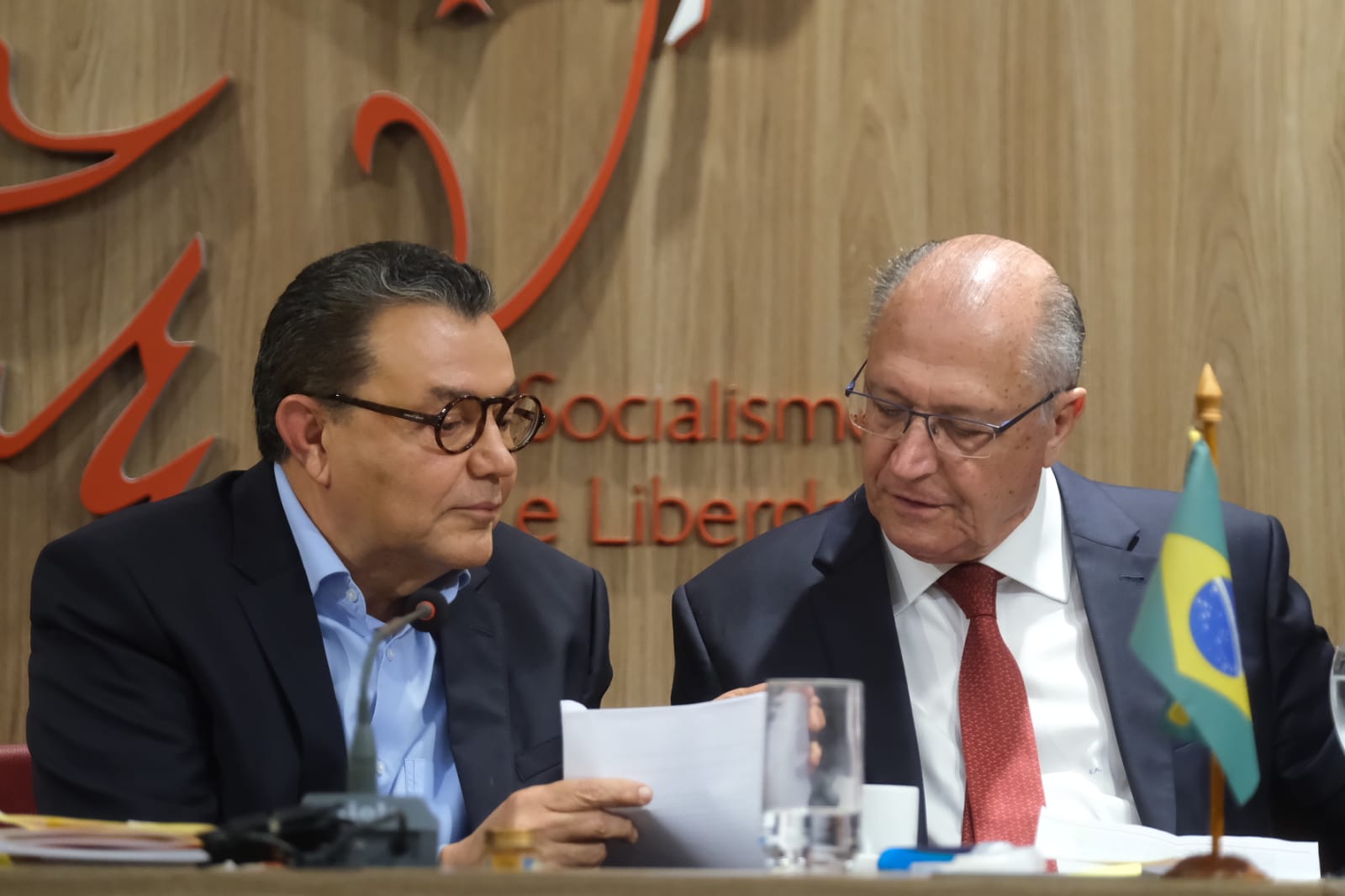 Executiva nacional do PSB aprova federação com PDT e Solidariedade