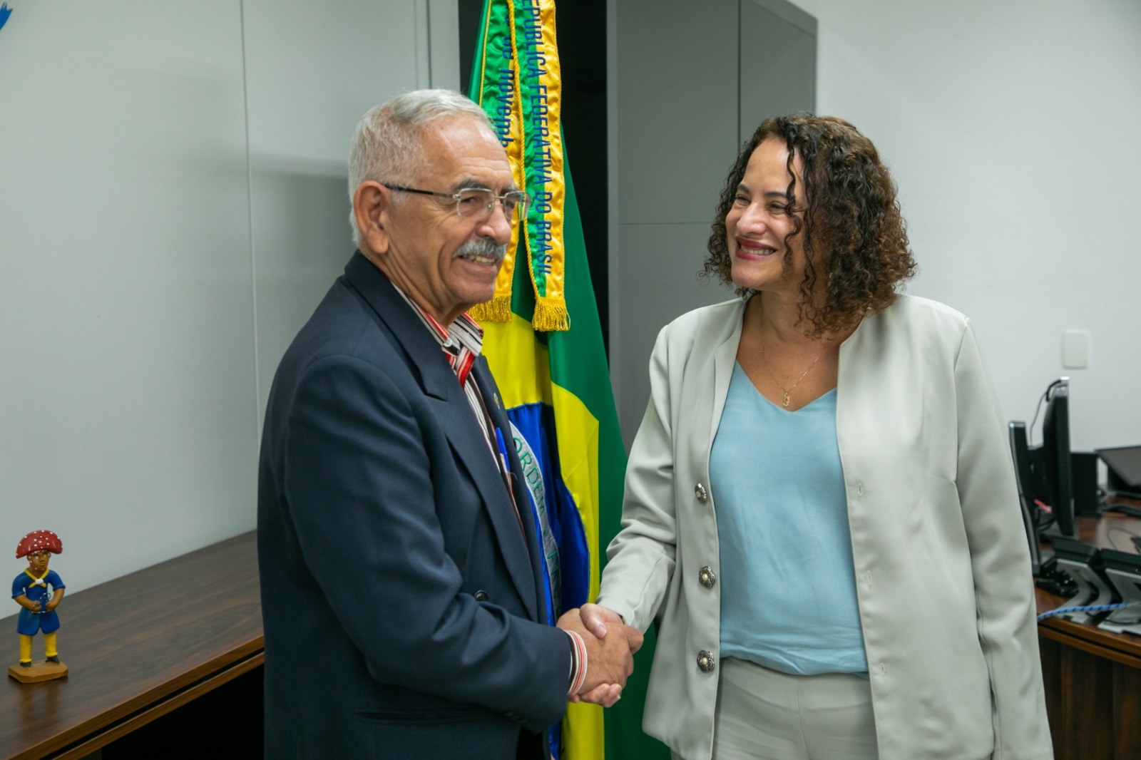 Em Brasília, Yves aborda projetos para Paulista com ministra 