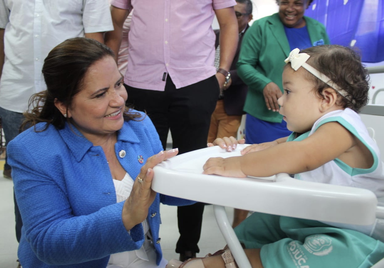 Célia Sales entrega creche de grande porte em Camela