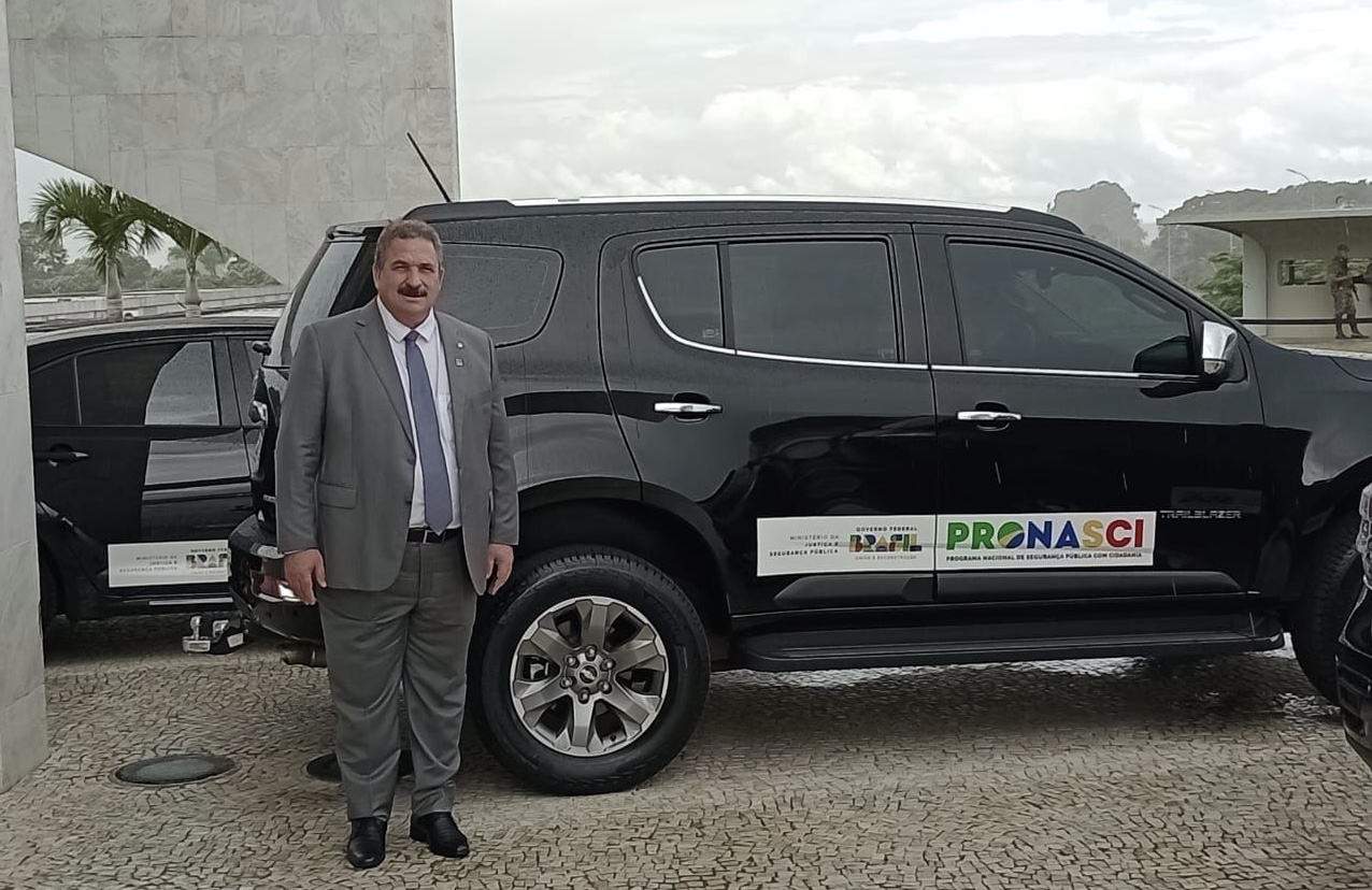 Eriberto comemora conquista de 12 viaturas do PRONASCI para PE 