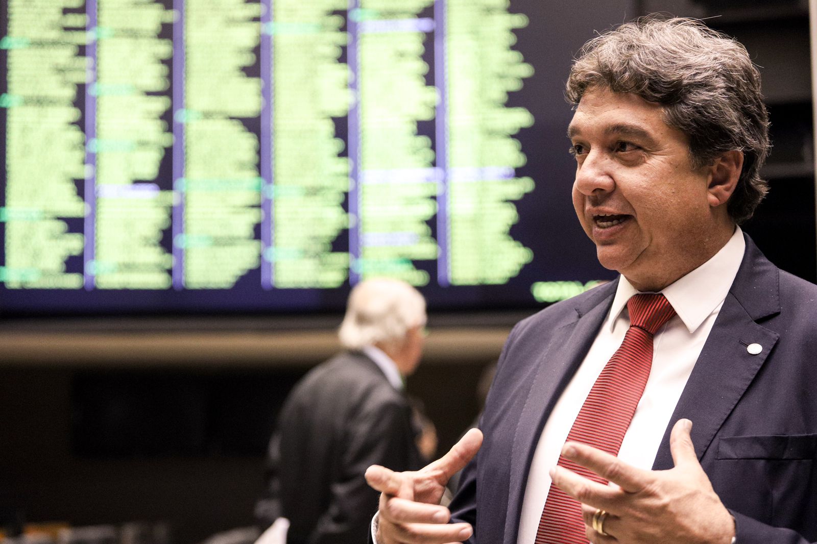 PL de Uchoa Jr visa estimular empresas a fornecer vale-alimentação a trabalhadores