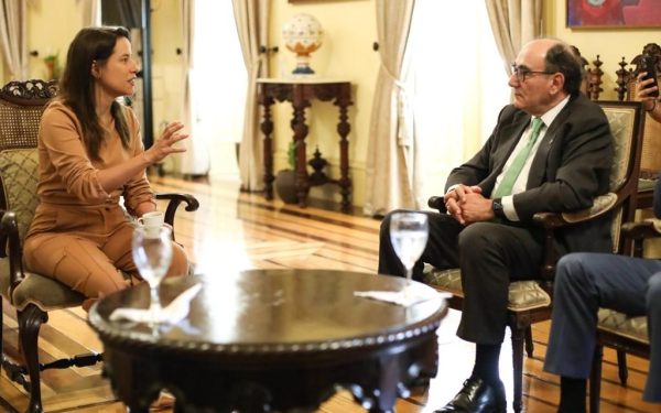 Raquel Lyra debate transição energética em Pernambuco com presidente da Iberdrola