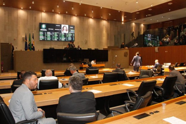 Sabatina da presidente da Adagro e remanejamento de R$ 5,7 bi na pauta da Alepe hoje (3)