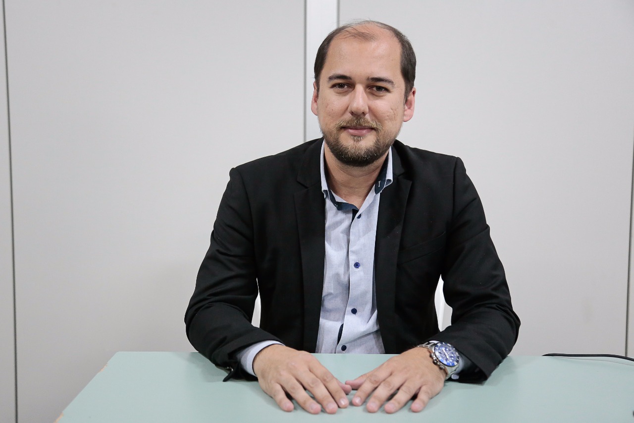 Henrique Oliveira assume direção da Escola de Governo do Estado