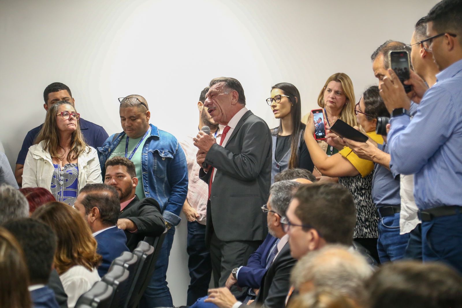 Patriota destaca importância do diálogo entre poderes durante visita de Raquel à Alepe