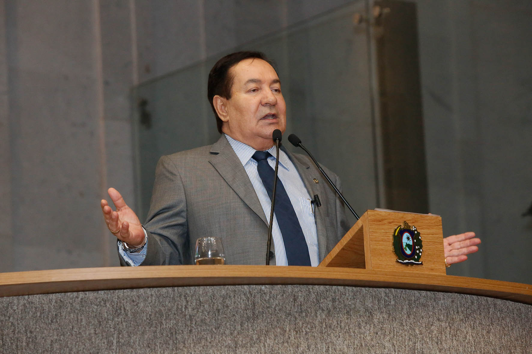 Izaías Régis leva disputa municipal para tribuna da Alepe