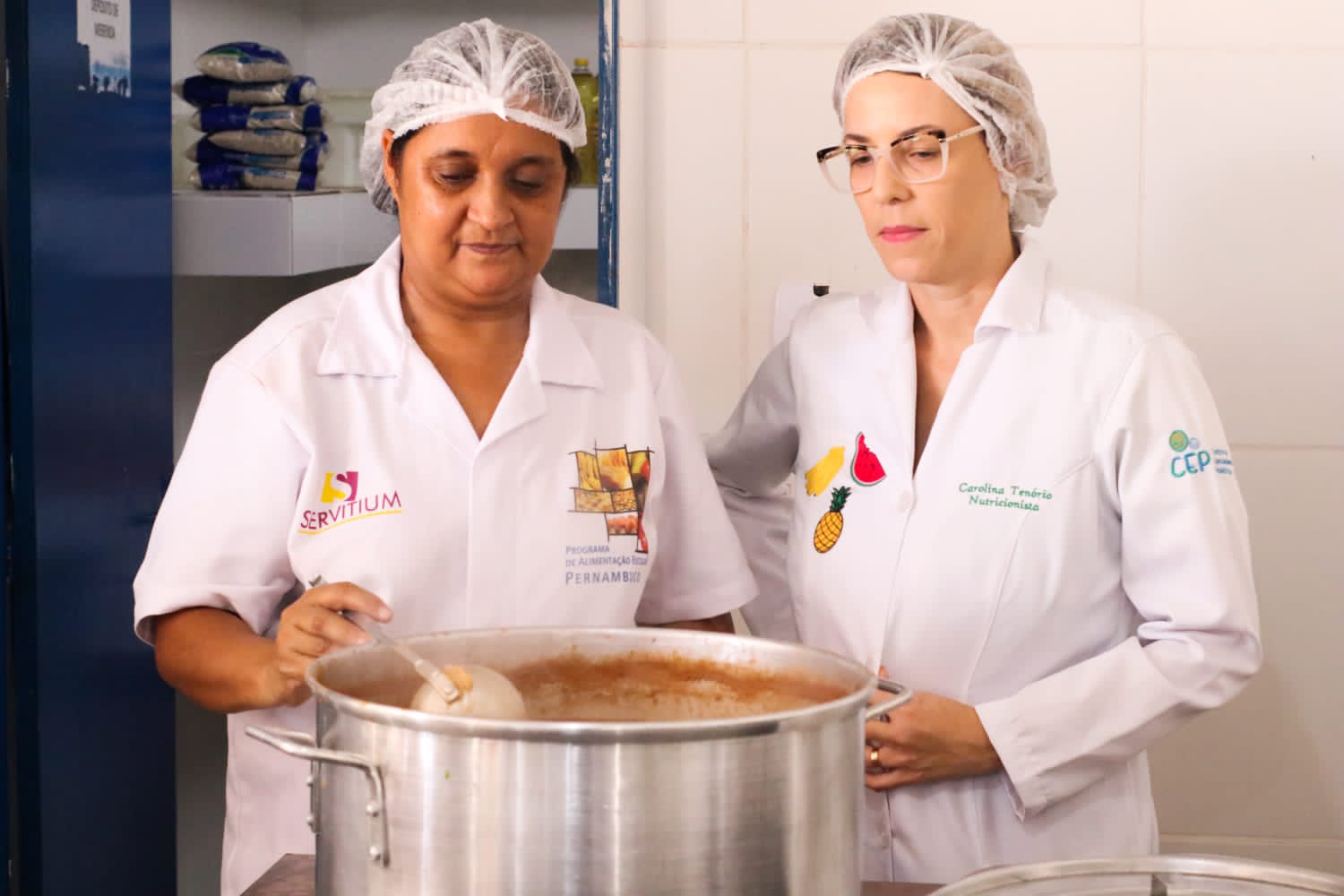 SEE acompanha entrega de fardamento, material escolar e merenda nas escolas