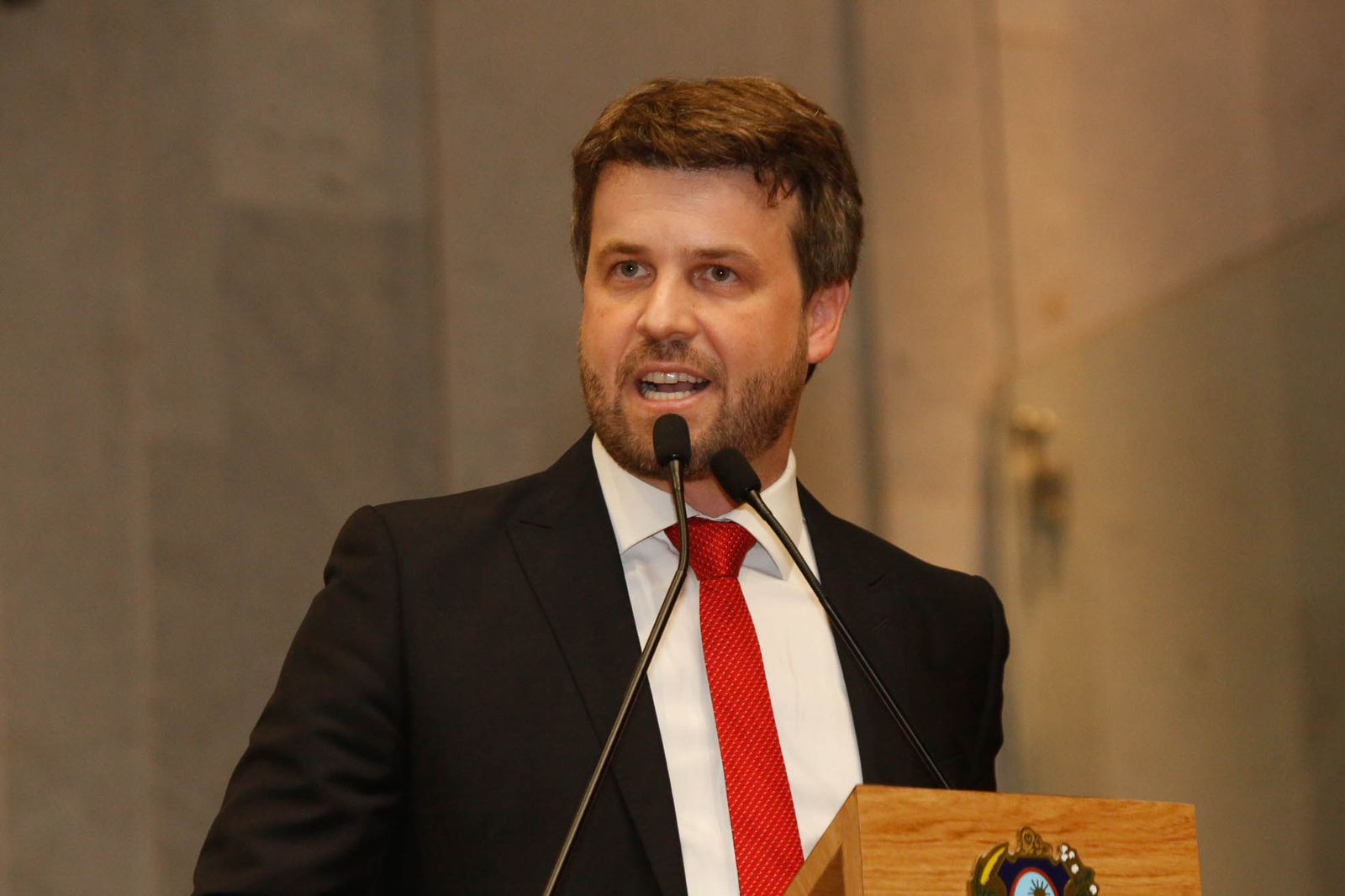 Raquel assina nomeação de Eduardo Porto para TCE